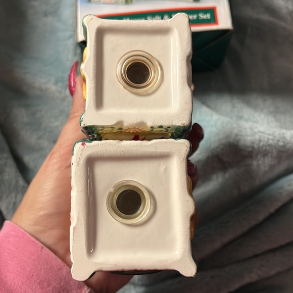 Vintage candy house salt and pepper shaker set - Picture 4 of 4